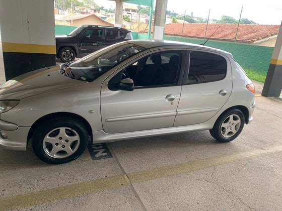 PEUGEOT 206 1.6 FELINE 16V FLEX 4P AUTOMÁTICO